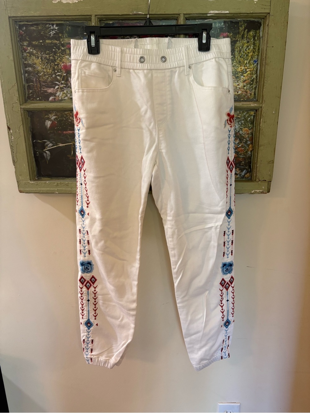 Driftwood Embroidered White Joggers